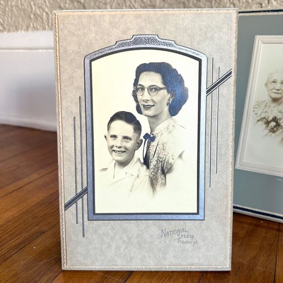 Vintage Family Photo Black & White Photograph Lot in Paper Frames from the 1950s - Picture 6 of 16